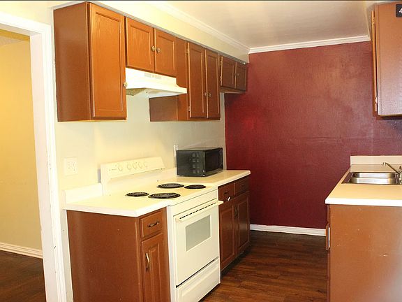 2nd image of 230 Sliger St