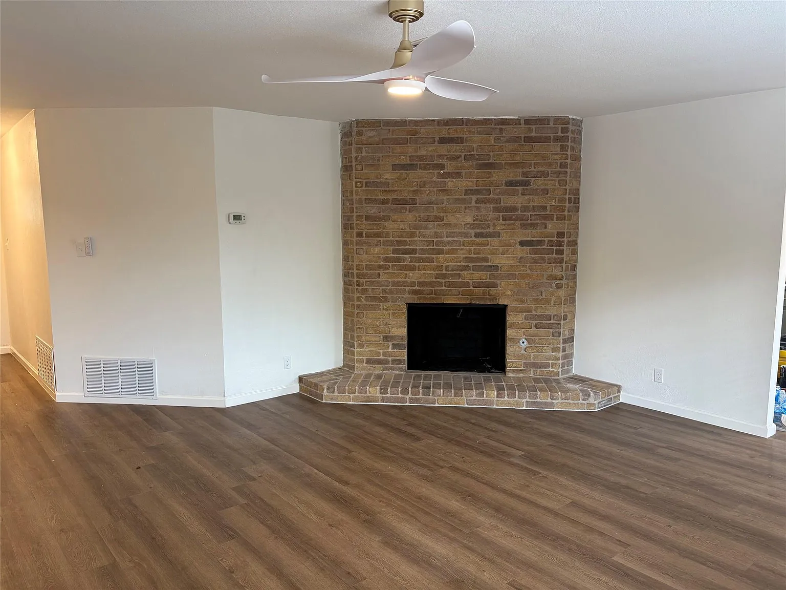 3 bed, 2.0 bath, 1363 sqft, $1,850 — Photo 4