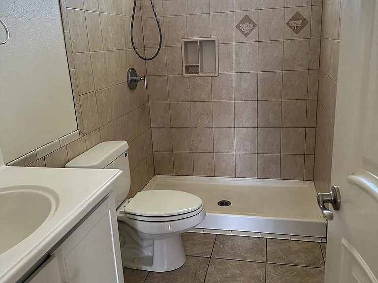 480 Onehee Ave — Photo 10