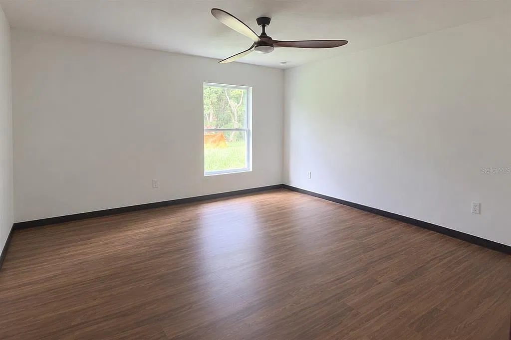 3 bed, 2.0 bath, 1270 sqft, $2,395 — Photo 4