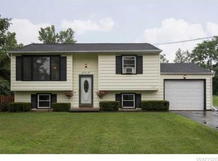 12260 S Blossom Lea Dr, Alden, NY 14004