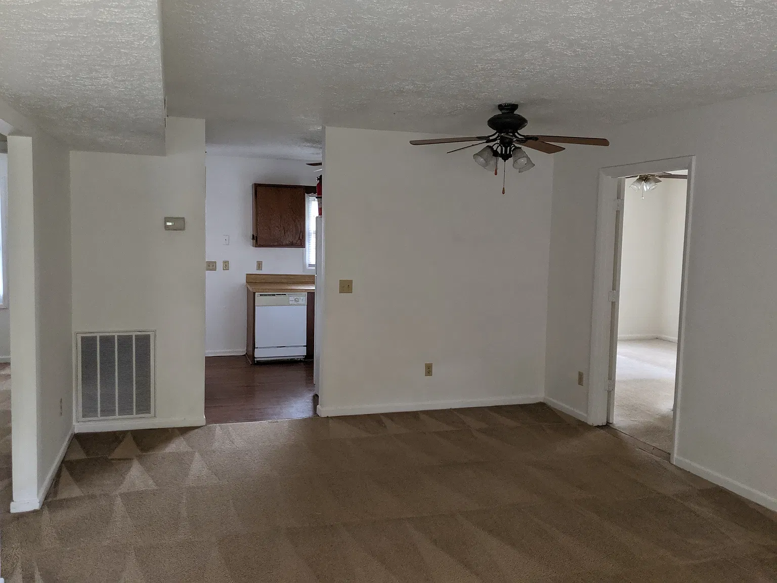 3 bed, 1150 sqft, $1,600 — Photo 3