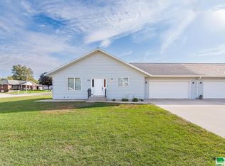 1022 Okey St, Hull, IA 51239