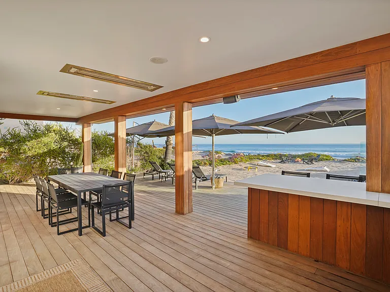 Where every meal comes with an ocean breeze and a view.