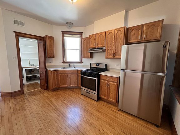 4th image of 3841 N Lakewood Ave #3