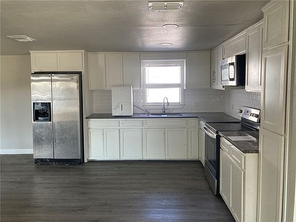 4th image of 600 W Saint Marys St