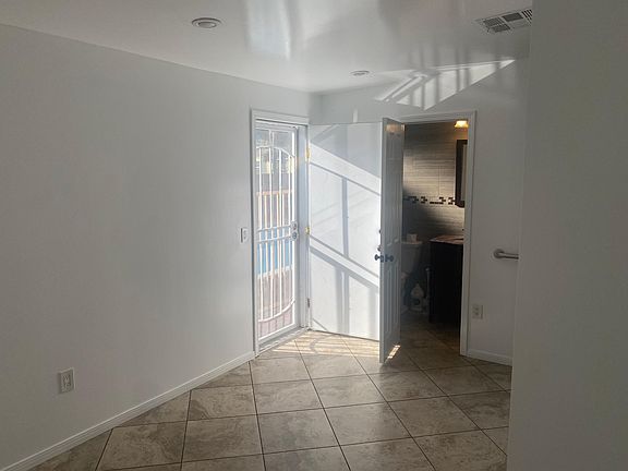 2nd image of 4201 Elmwood Ave #1/2
