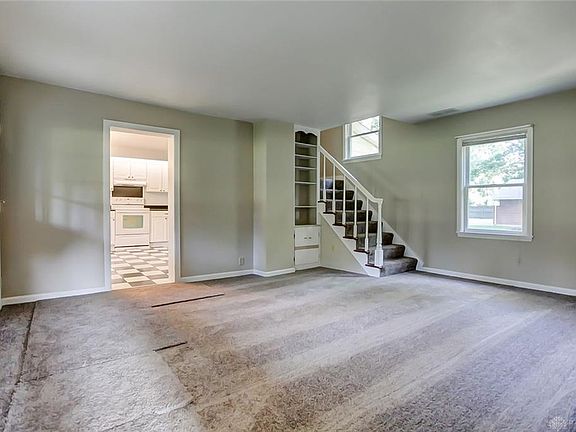 5th image of 241 Park End Dr