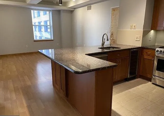 1737 Chestnut St #401 — Photo 6