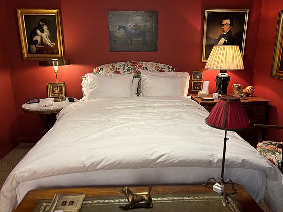Queen size pillow top bed