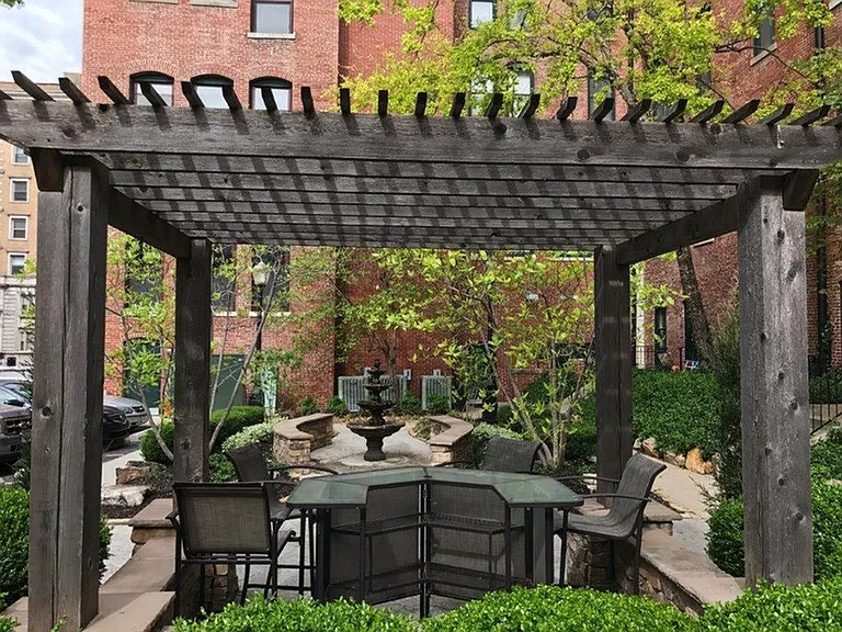 Quality Hill Apartments — Photo 8