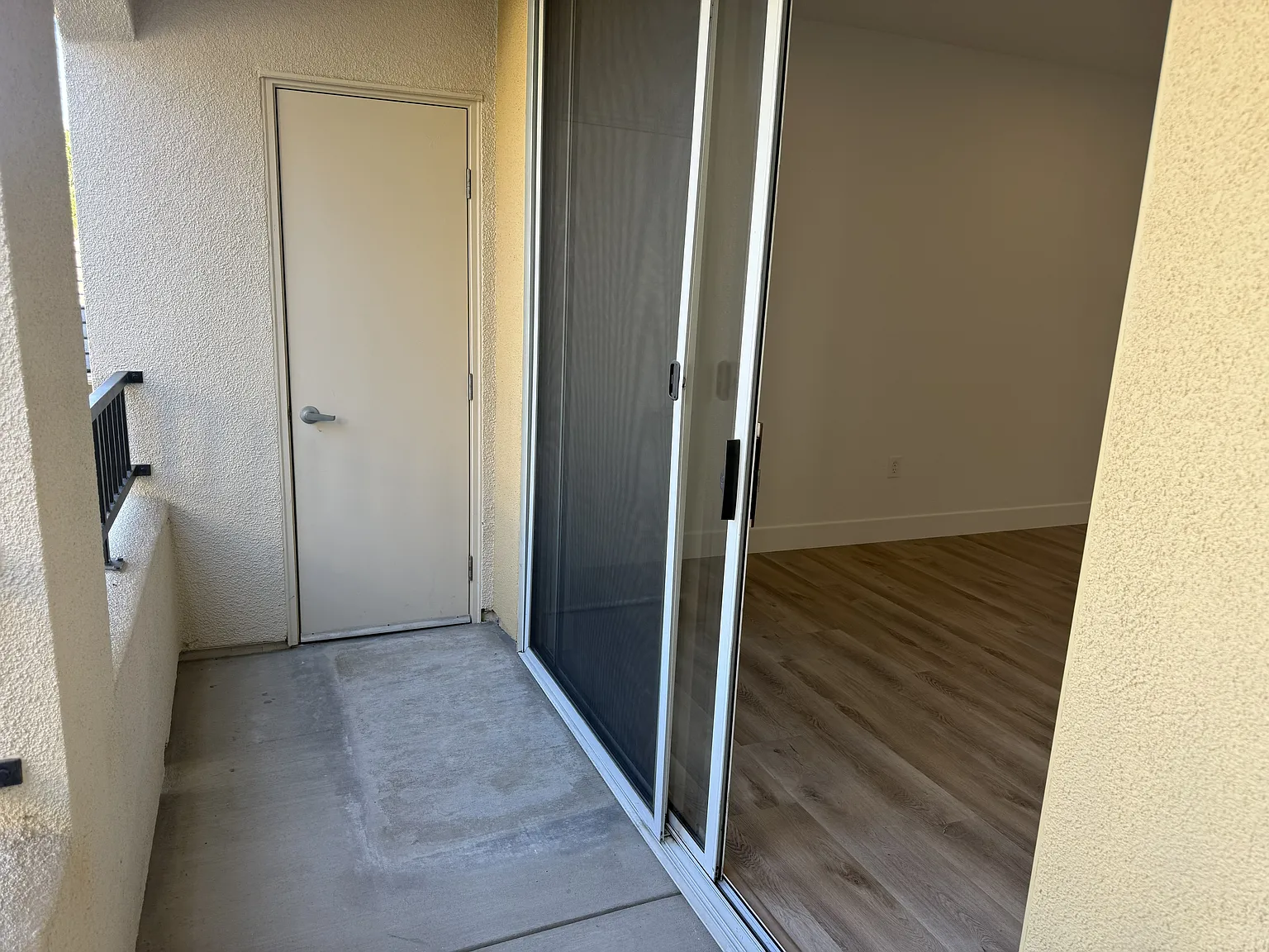 1 bed, 1070 sqft, $3,300 — Photo 3