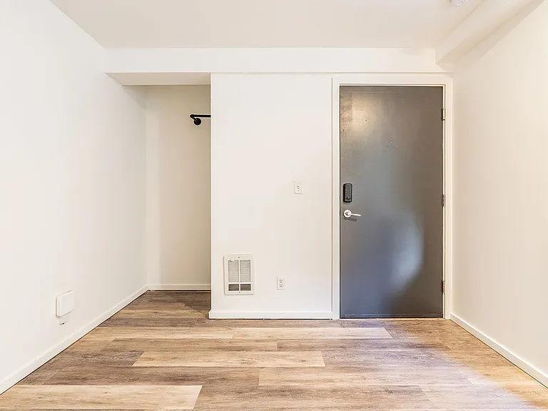 OneOne6 Apartments — Photo 20