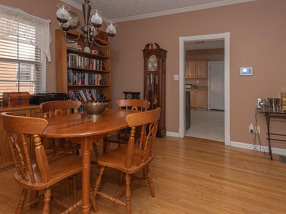 4th image of 107 Pickett Ave
