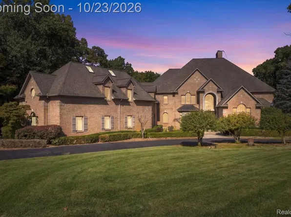 3002 Tall Timbers Dr, Milford, MI 48380