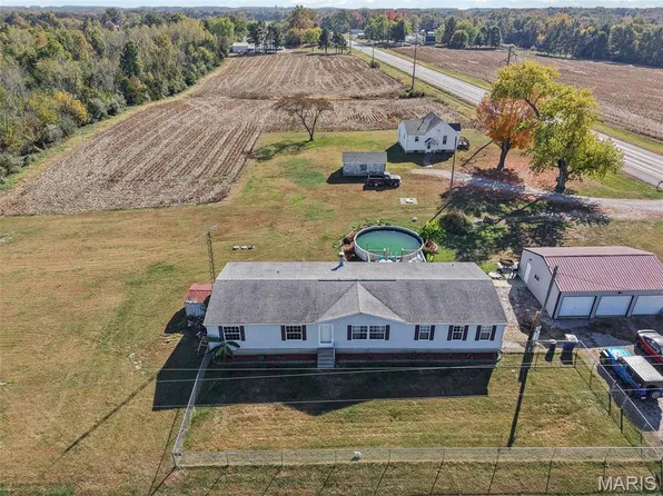 4512 Quail Ridge Rd, Pinckneyville, IL 62274