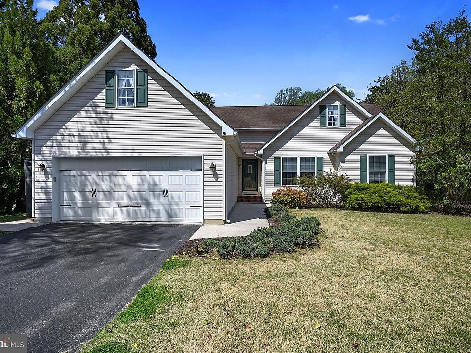1st image of 19 Huntley Cir