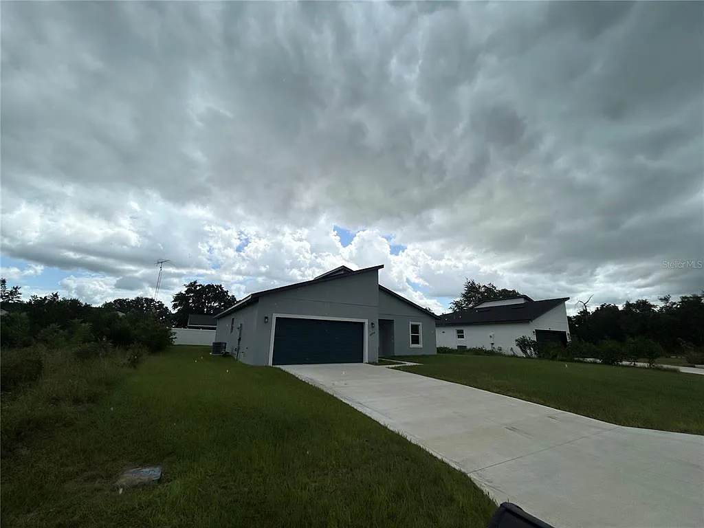 4 bed, 2.0 bath, 1850 sqft, $1,950 — Photo 2