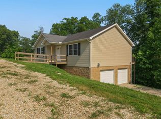 100 Oak Ridge Ln, Huntington, WV 25704