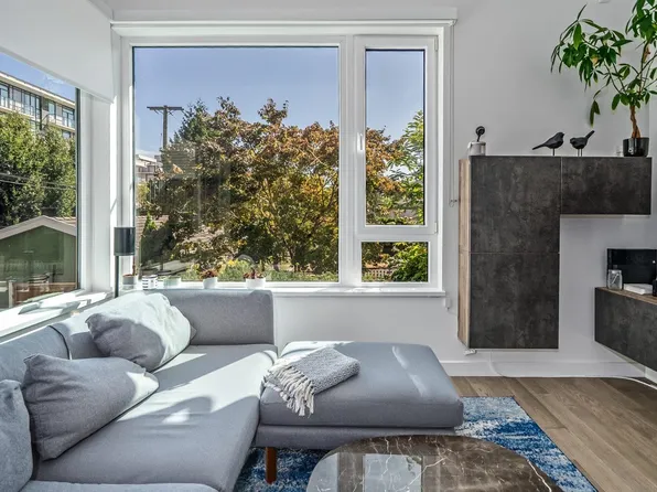 487 W 26th Ave, Vancouver, BC V5Y 2J5