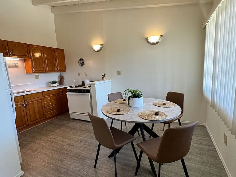 Desert Spa Apartments — Photo 25