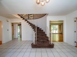 270 Orange Lake Dr, Bloomfield Hills, MI