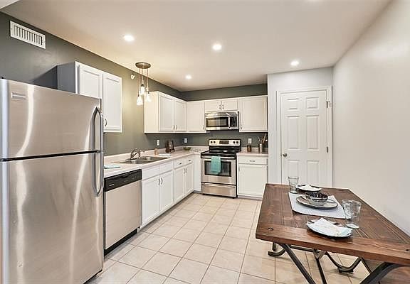 3rd image of 10 Eagle Rock Cv Unit 303
