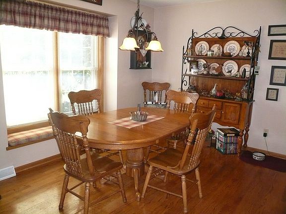 3rd image of 8020 Thistle Ct