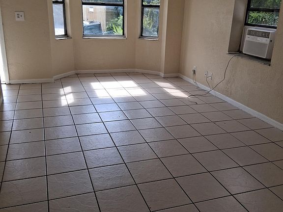 4th image of 2901 Avenue D
