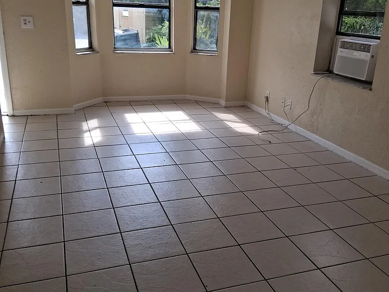 2901 Avenue D — Photo 4