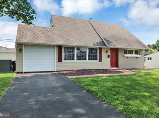 27 Cobalt Ridge Dr S, Levittown, PA 19057