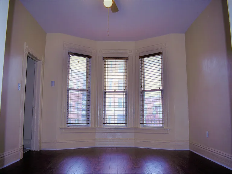 4835 W Congress Pkwy — Photo 2