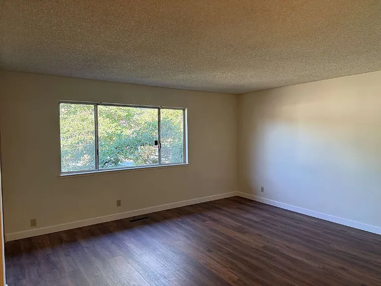 2276 Cherry Ave — Photo 8