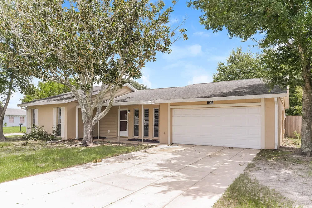 3 bed, 2.0 bath, 1622 sqft, $2,015 — Photo 3