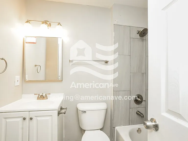 981198_010_main_bathroom_14285181.jpg