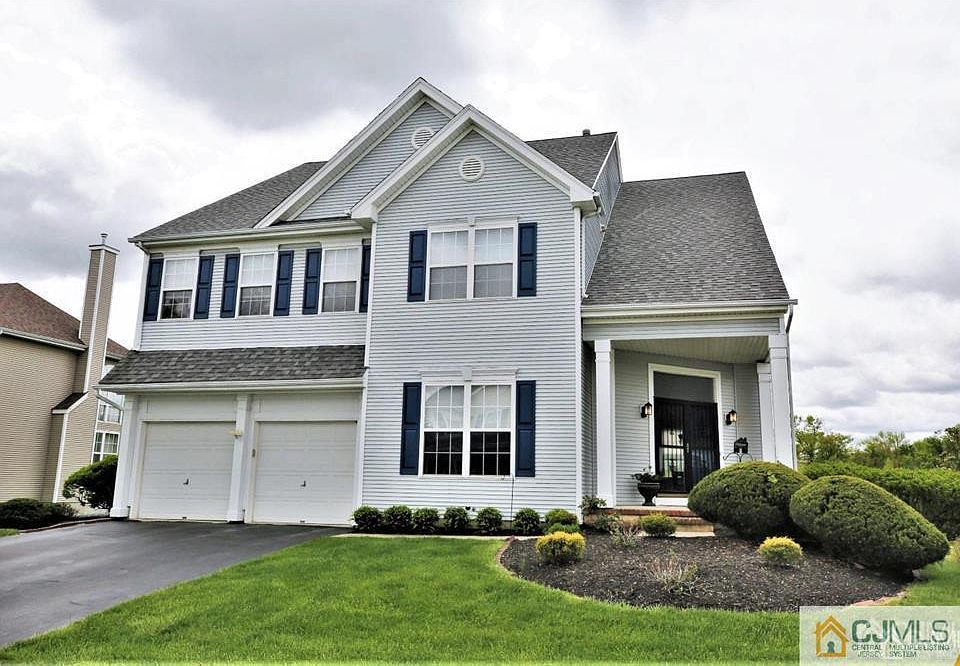1st image of 17 Dogwood Dr