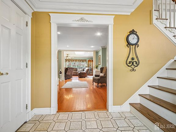 5th image of 53 Orchard St