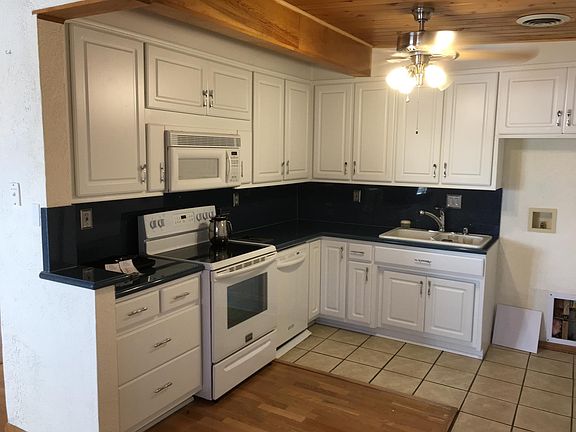 3rd image of 3510 Montclaire Dr NE