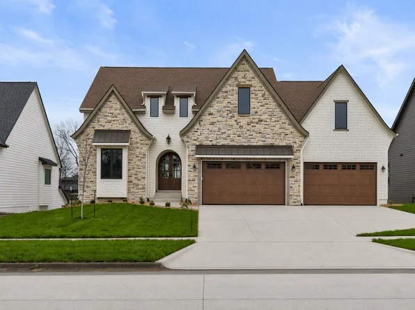 8027 NW 106th Ct, Johnston, IA 50131