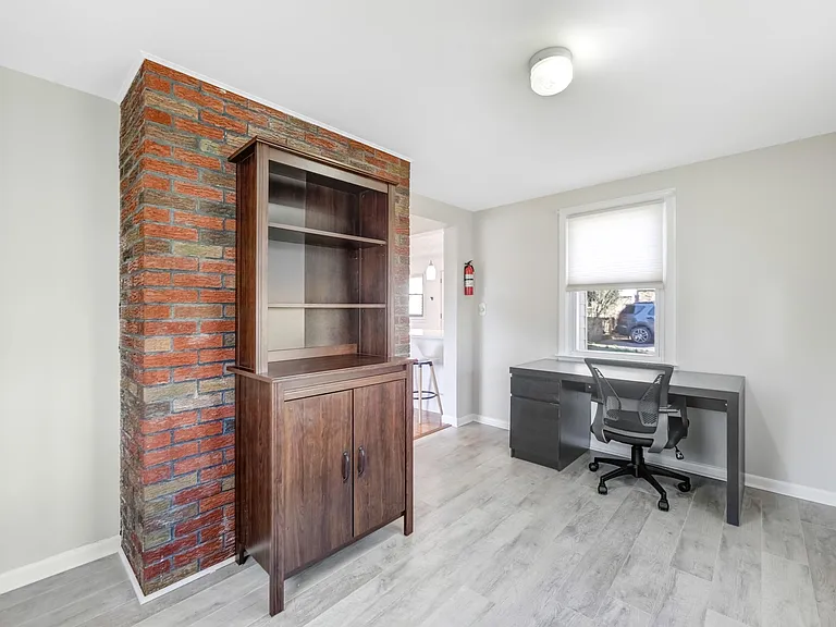 262 James St — Photo 18