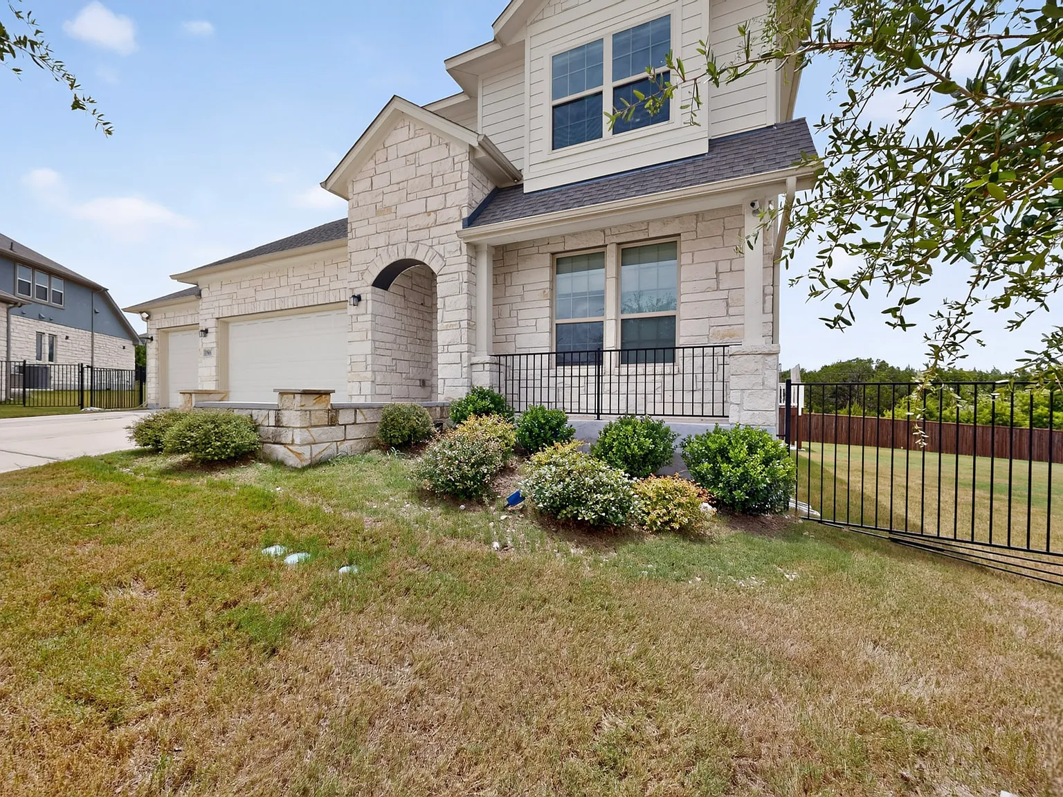 4 bed, 3.5 bath, 2907 sqft, $3,195 — Photo 3