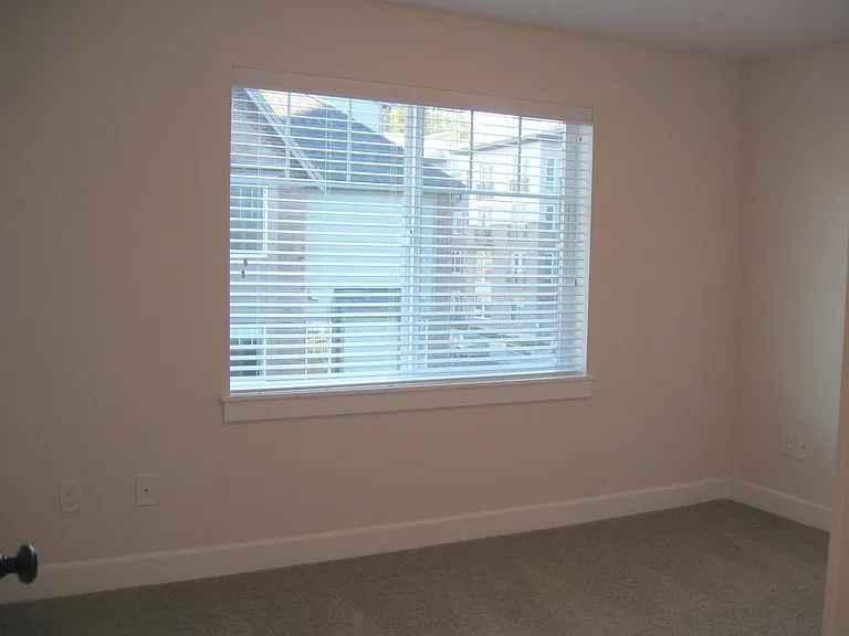 1306 Brooklyn Walk NE — Photo 24