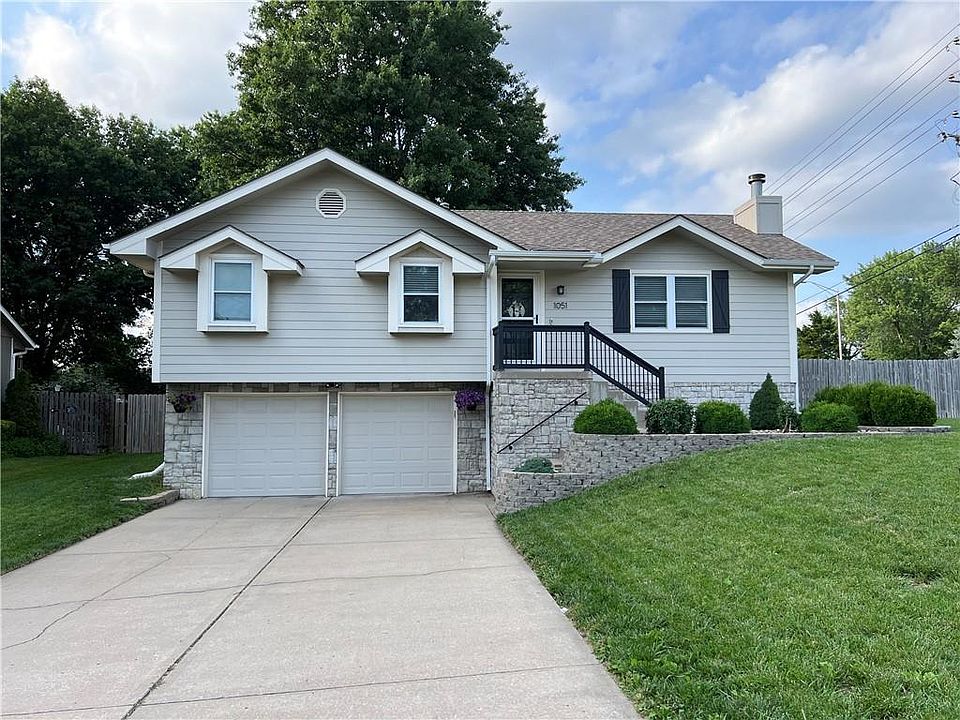 1st image of 1051 SW Twin Creek Dr