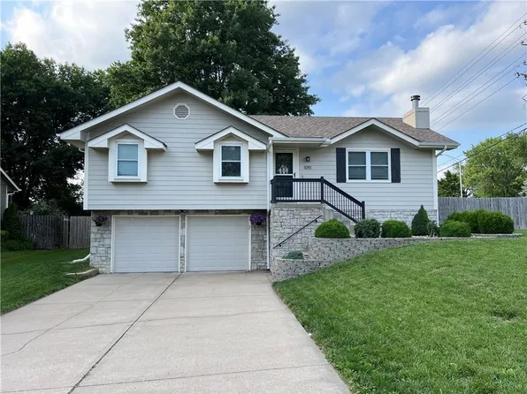 1051 SW Twin Creek Dr, Lees Summit, MO 64081