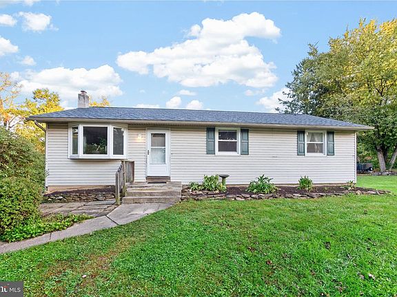 2nd image of 725 Susan Dr