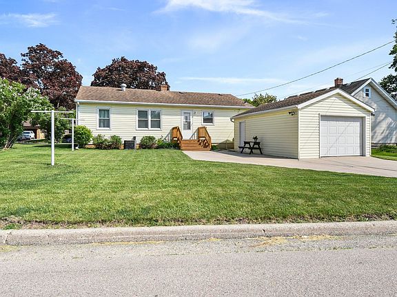 3rd image of 1521 Peterson Ave