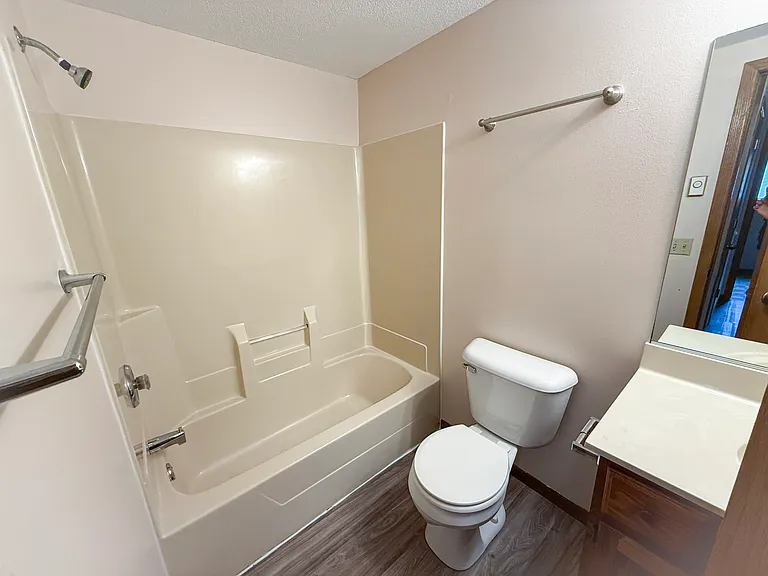 622 Saxonwood Rd — Photo 8