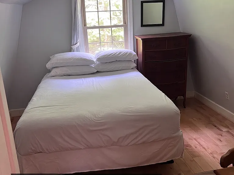 2 upstairs bedrooms