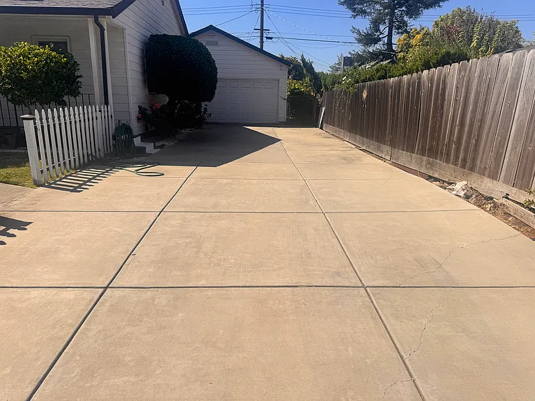 536 Eureka Ave — Photo 3