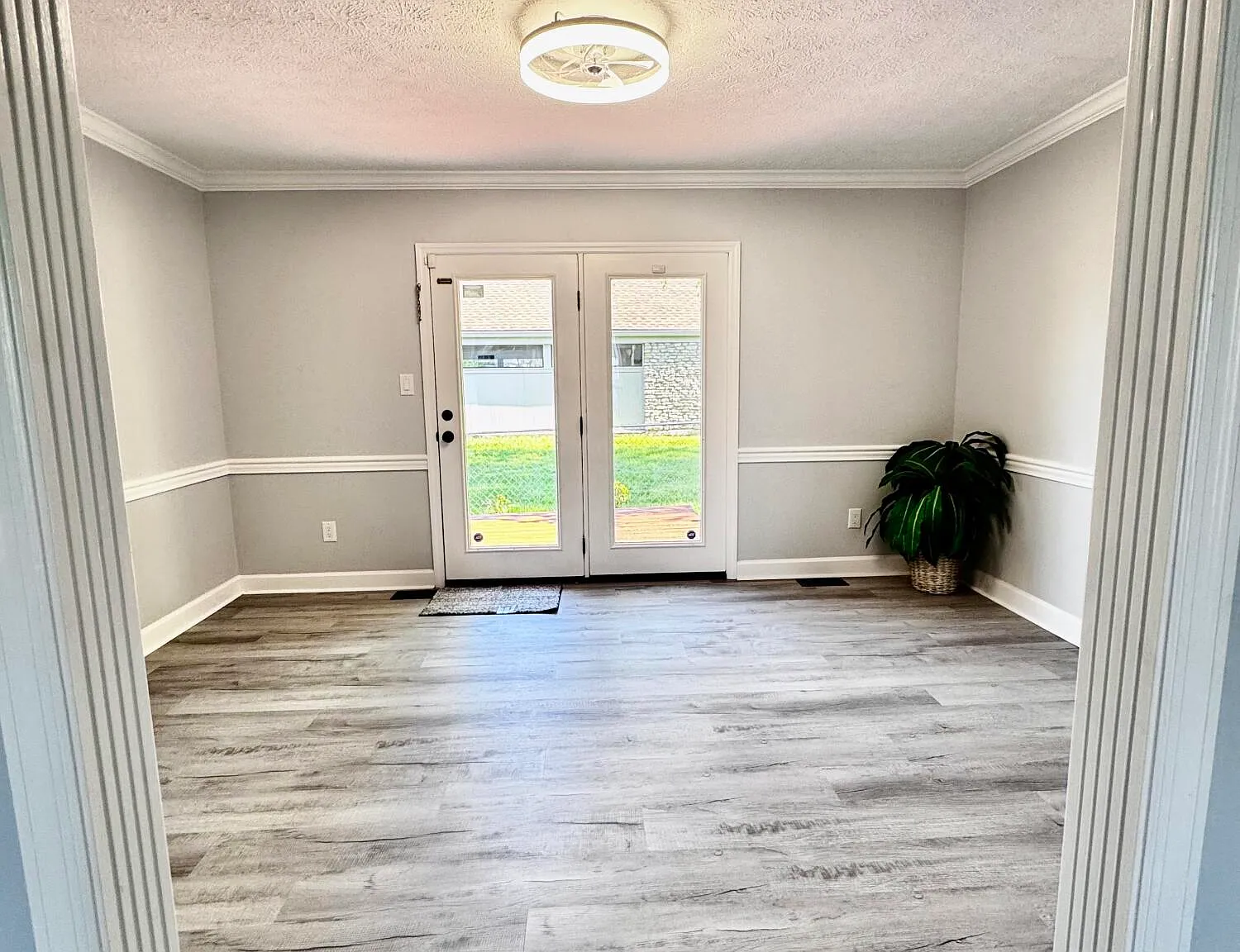 4 bed, 2.5 bath, 1818 sqft, $2,400 — Photo 3